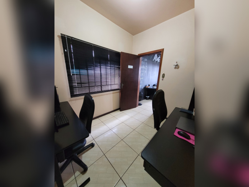 imóvel com 330m² - Uvaranas - Ponta Grossa