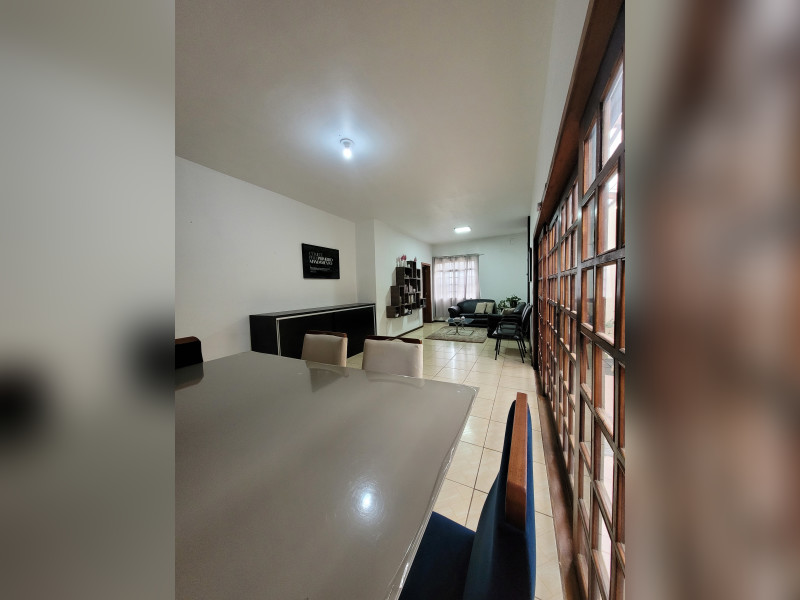 imóvel com 330m² - Uvaranas - Ponta Grossa