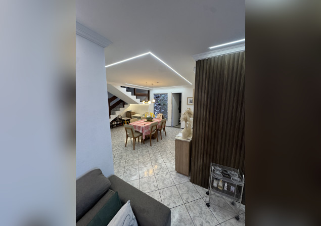 imóvel com 374m²