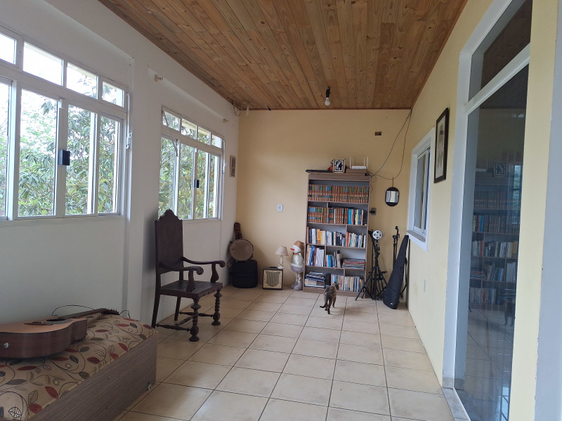 imóvel com 220m² - Encruzilhada - Biguacu
