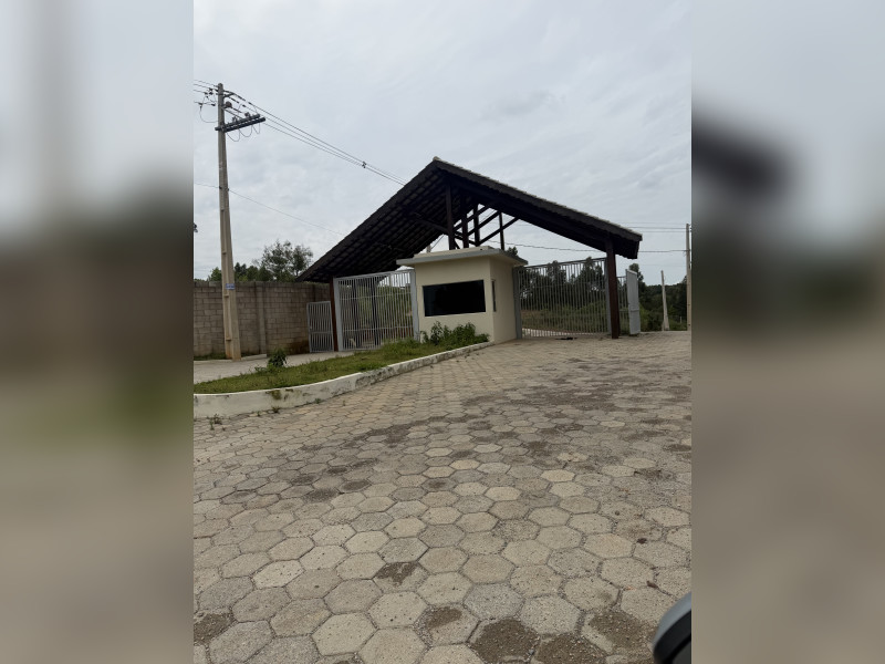 imóvel com 1000m² - Centro - Alumínio