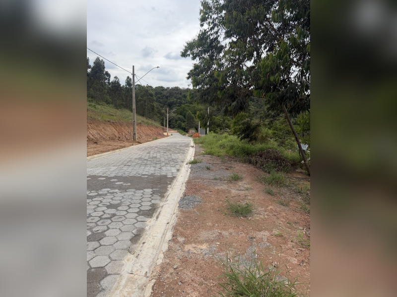 imóvel com 1000m² - Centro - Alumínio