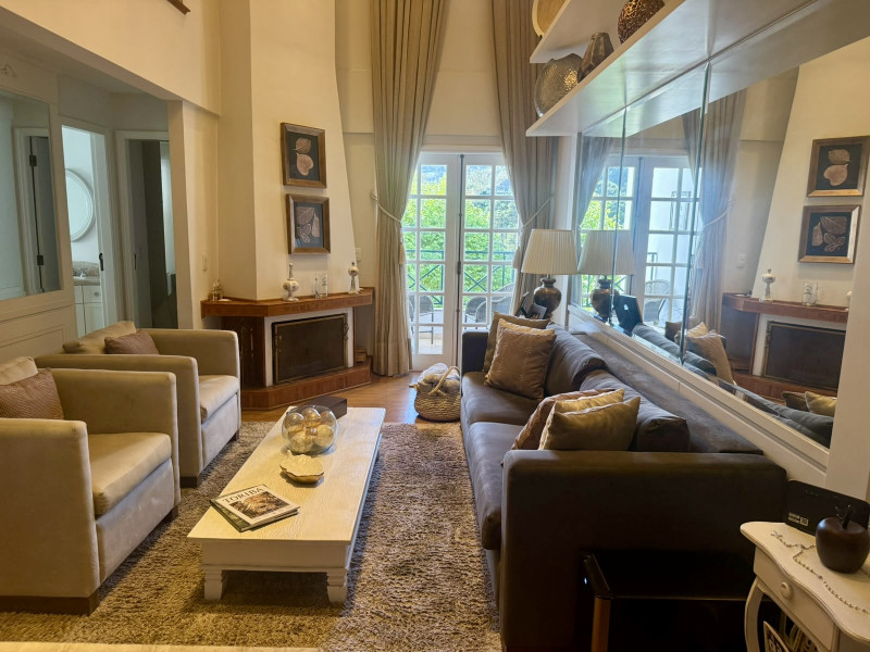 imóvel com 210m² - Alto do Capivari - Campos do Jordão
