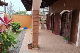 casa-jardim-frente.jpeg