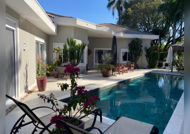 imóvel com 583m²