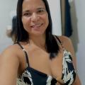 Claudia, que procura negociar um imóvel em Conjunto Ceará I, Granja Lisboa, Conjunto Ceará II, Fortaleza, em torno de R$ 1.100