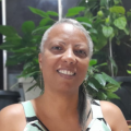 Sueli, que procura negociar um imóvel em Praia do Itamambuca, Jardim Carolina, Ubatuba, em torno de R$ 4.000