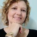 Jovana, que procura negociar um imóvel em Bom Retiro, Cohapar, Sertaozinho, Matinhos, em torno de R$ 230.000