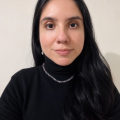 Fernanda, que procura negociar um imóvel em Partenon, Jardim Carvalho, Porto Alegre, em torno de R$ 300