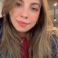 Sabrina, que procura negociar um imóvel em Centro, Água Verde, Centro Cívico, Curitiba, em torno de R$ 2.000