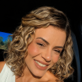 Marcelle, que procura negociar um imóvel em Loteamento Villa Branca, Jacareí, em torno de R$ 4.500