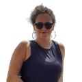 Bianca, que procura negociar um imóvel em Santa Rosa, Vital Brazil, Jardim Icarai, Niterói, em torno de R$ 3.000