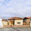 Dalva - Vendendo - Casa com 160m² - Centro - Poá